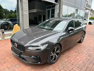 Gebraucht Volvo V90 Plus 253 PS (186 kW) 2023 Metallic Kombi