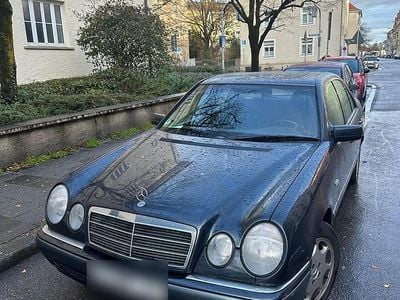 Gebraucht Mercedes E320 220 PS (161 kW) 1995 Blau Limousine