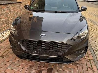 Grau Gebraucht 2020 Ford Focus ST-Line Kombi | 15.999 € (Fairer Preis)