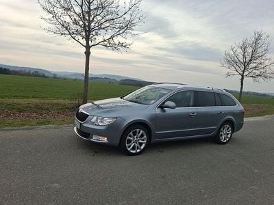 Usata Skoda Superb Comfort 140 CV (102 kW) 2011 Argento Station wagon