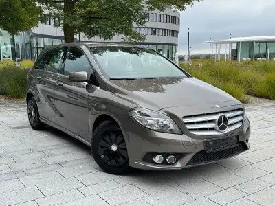 Gebraucht Mercedes B180 122 PS (89 kW) 2012 Grau Van / Kleinbus