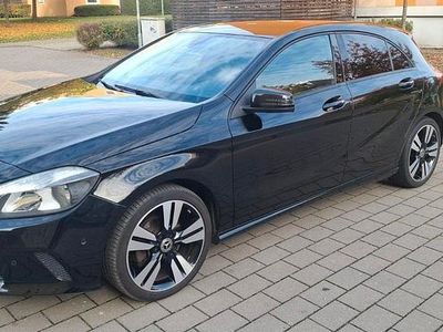 Gebraucht Mercedes A200 Urban 156 PS (114 kW) 2017 Schwarz Limousine