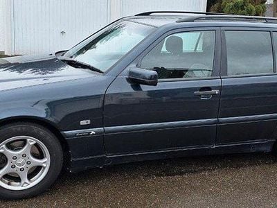 Usata Mercedes C180 122 CV (89 kW) 1998 Blu Station wagon
