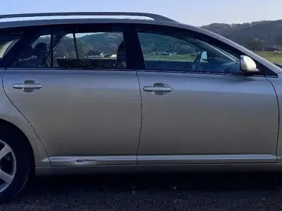 Gebraucht Toyota Avensis 147 PS (108 kW) 2005 Silber Kombi