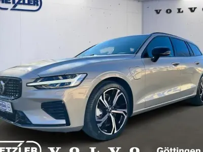 Gebraucht Volvo V60 Plus 455 PS (334 kW) 2025 Silver dawn / metallic Kombi