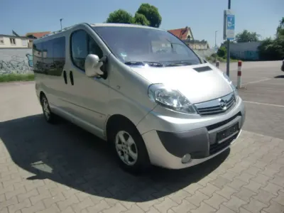 Gebraucht Opel Vivaro 114 PS (83 kW) 2008 Silber Van / Kleinbus