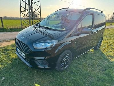 Usado Ford Tourneo Courier Sport 101 HP (74 kW) 2019 Preto Monovolume