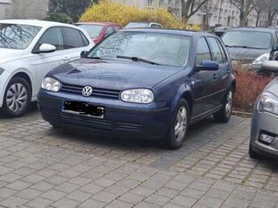 Blau Gebraucht 2002 VW Golf IV Kleinwagen | 1.400 € (Fairer Preis)
