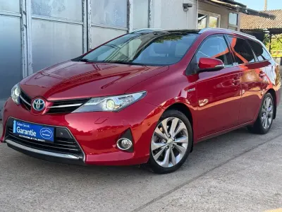 Gebraucht Toyota Auris Touring Sports 99 PS (72 kW) 2013 Rot Kombi