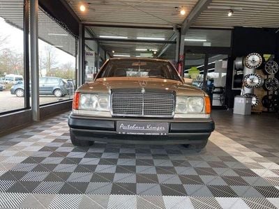 Second-hand Mercedes E230 Sportline 132 CP (97 kW) 1990 Argintiu Berlinǎ