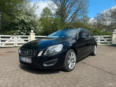 Gebraucht Volvo V60 Summum 205 PS (150 kW) 2011 Schwarz Kombi