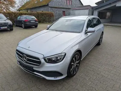 Gebraucht Mercedes E300 Avantgarde 320 PS (235 kW) 2022 Hightech silber Kombi