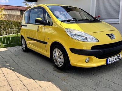Usado Peugeot 1007 Premium 88 CV (64 kW) 2006 Amarillo Monovolumen