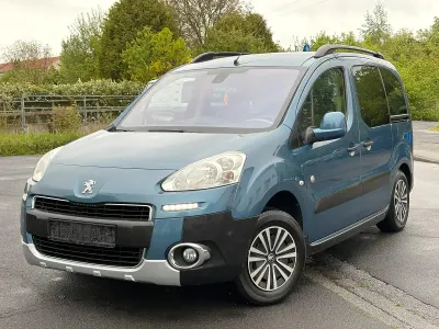 Gebraucht Peugeot Partner Tepee Outdoor 114 PS (83 kW) 2015 Blau Van / Kleinbus