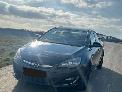 Gebraucht Opel Astra 140 PS (102 kW) 2013 Schwarz Limousine