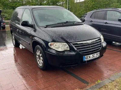 Używany Chrysler Grand Voyager Clasic 150 KM (110 kW) 2005 Czarny Minivan