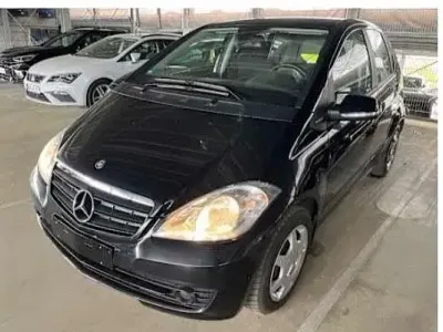 Gebraucht Mercedes A160 Classic 82 PS (60 kW) 2012 Kosmosschwarz Limousine