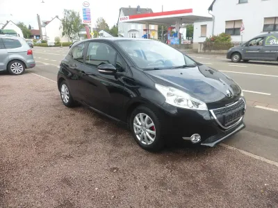 Gebraucht Peugeot 208 Active 82 PS (60 kW) 2012 Schwarz Kleinwagen