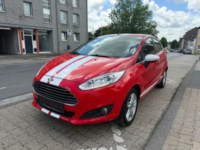 Gebraucht Ford Fiesta Titanium 82 PS (60 kW) 2014 Rot Kleinwagen