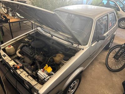 Gebraucht VW Golf II 50 PS (36 kW) 1983 Silber Kleinwagen