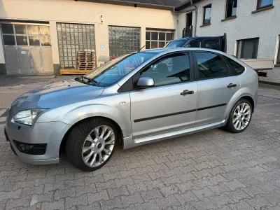 Gebraucht Ford Focus 101 PS (74 kW) 2006 Silber Limousine