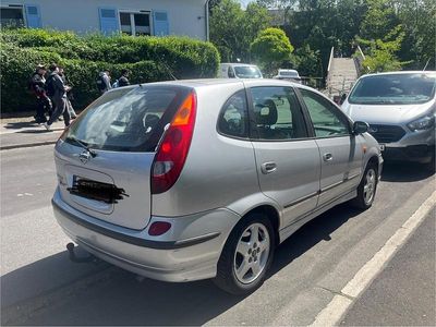 Nissan Almera Tino