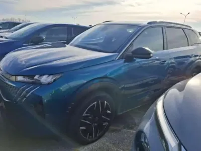 Gebraucht Peugeot 5008 Allure 136 PS (100 kW) 2025 Blau obsession SUV