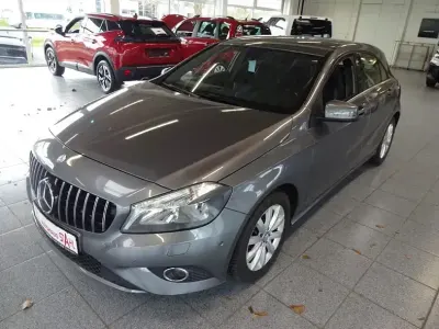 Gebraucht Mercedes A180 Style 122 PS (89 kW) 2014 Grau Limousine