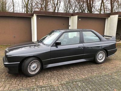 Gebraucht BMW M3 215 PS (158 kW) 1990 Schwarz Limousine