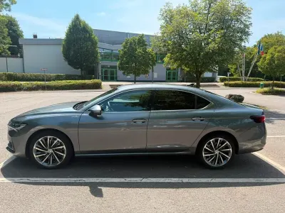 Gebraucht Skoda Superb LAURIN & KLEMENT 193 PS (141 kW) 2024 Grau Limousine