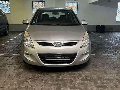 Gebraucht Hyundai i20 Edition 77 PS (56 kW) 2010 Silber Kleinwagen