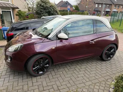 Second-hand Opel Adam Glam 69 CP (50 kW) 2013 Roșu Hatchback