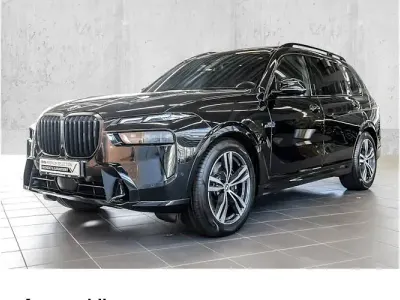Gebraucht BMW X7 M Sport 360 PS (264 kW) 2024 Black sapphire SUV
