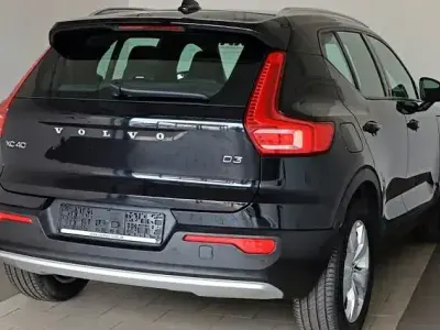 Gebraucht Volvo XC40 Momentum 150 PS (110 kW) 2020 Onyx black / metallic (metallic) SUV