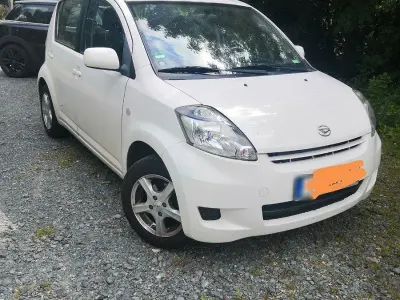 Gebraucht Daihatsu Sirion 69 PS (50 kW) 2009 Weiß Kleinwagen