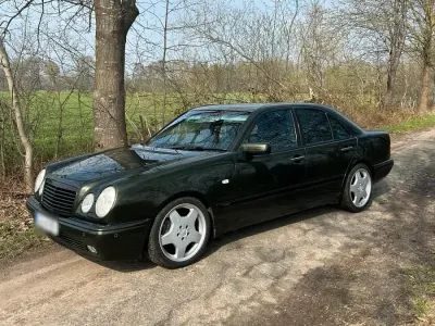 Używany Mercedes E420 Avantgarde 279 KM (205 kW) 1997 Zielony Sedan/Limuzyna