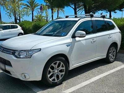 Gebraucht Mitsubishi Outlander P-HEV 198 PS (145 kW) 2013 Weiß SUV