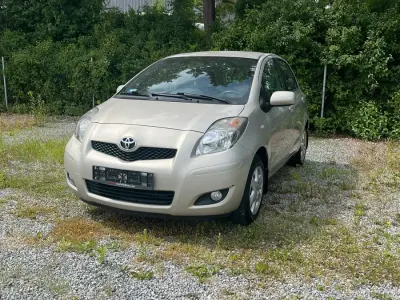 Gebraucht Toyota Yaris 69 PS (50 kW) 2011 Beige Kleinwagen