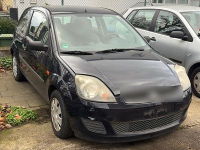 Blau Gebraucht 2007 Ford Fiesta Kleinwagen | 1.000 € (Etwas zu teuer)