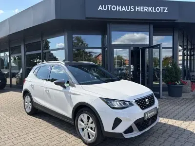 Gebraucht Seat Arona Xperience 116 PS (85 kW) 2025 Weiß / magnetic grau metallic (dach) (metallic) SUV