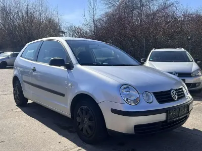 Gebraucht VW Polo 64 PS (47 kW) 2002 Silber metallic Limousine