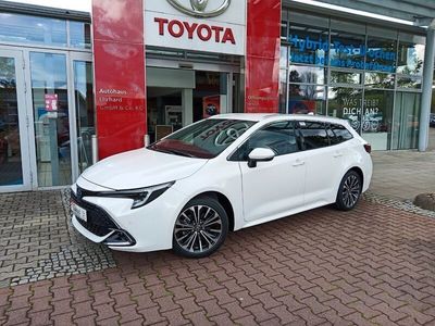 Neu Toyota Corolla Team 140 PS (102 kW) 2025 Weiß Limousine