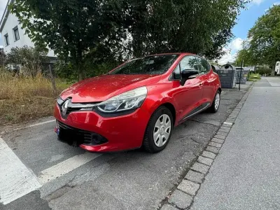 Gebraucht Renault Clio 73 PS (53 kW) 2014 Rot Limousine