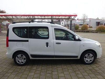 Grau Gebraucht 2017 Dacia Dokker Stepway Van / Kleinbus | 11.580 € (Guter Preis)