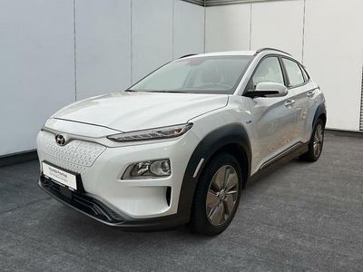 Gebraucht Hyundai Kona Basis 100 kW (136 PS) 2020 Chalk white/weiß SUV