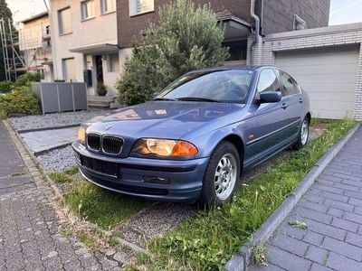 BMW 323