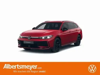 Gebraucht VW Passat R-line 150 PS (110 kW) 2025 Rot Kombi