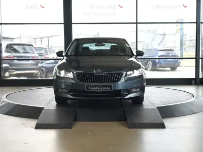 Gebraucht Skoda Superb Style 150 PS (110 kW) 2019 Grau Limousine