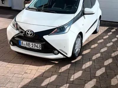 Gebraucht Toyota Aygo Edition-S 69 PS (50 kW) 2016 Weiß Kleinwagen