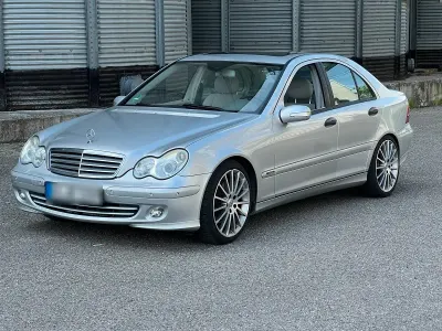 Używany Mercedes C320 218 KM (160 kW) 2005 Srebrny Sedan/Limuzyna